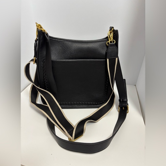 Style & Co. Handbags - Style & Co
Black Whipstitch Medium Crossbody